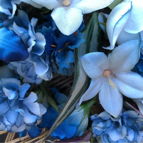 Vtg Woven Wall Decor with Blue Faux Florals - Picture 9 of 9